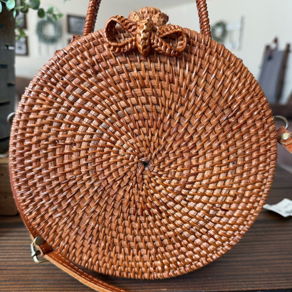 Super Cute and Trendy Woven Rattan Bag w/Leather Strap